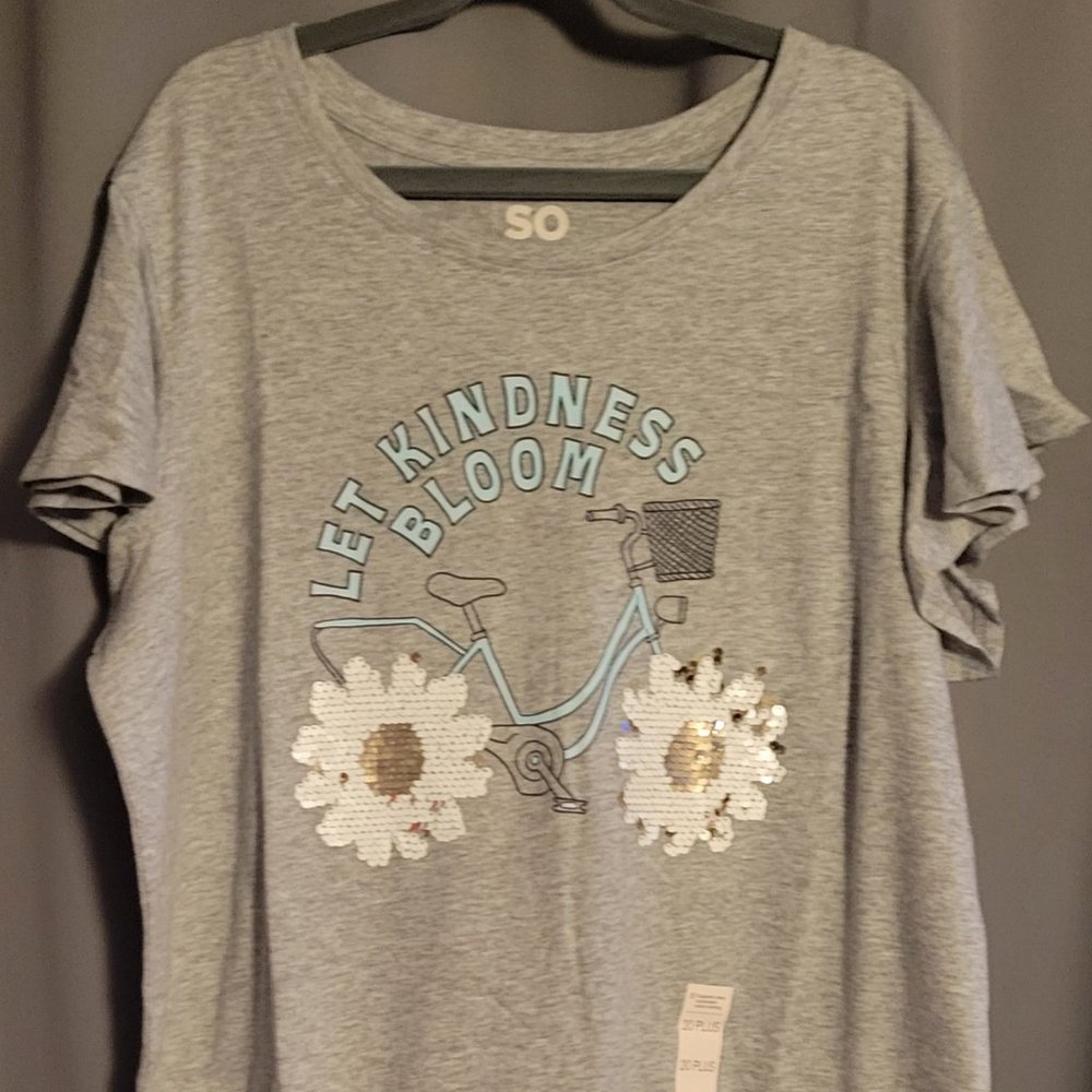 Brand NEW! Junior Plus Girl's Light Grey Fashion Tee (Size 20 Plus)